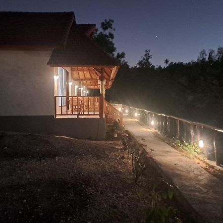 Vina Bungalow Toyapakeh Екстер'єр фото